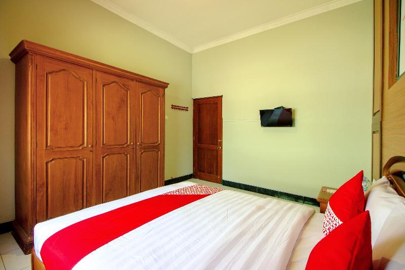 Oyo 1195 The Doctor'S Guest House Syariah Kejayan Exterior foto